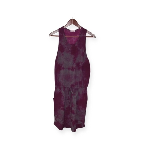 SUNDRY for EVEREVE The Weekender Dress in Berry Tie Dye. - Picture 1 of 11